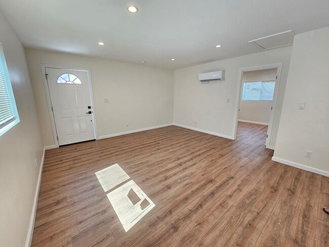 238 E Artesia Blvd in Long Beach, CA - Building Photo - Building Photo