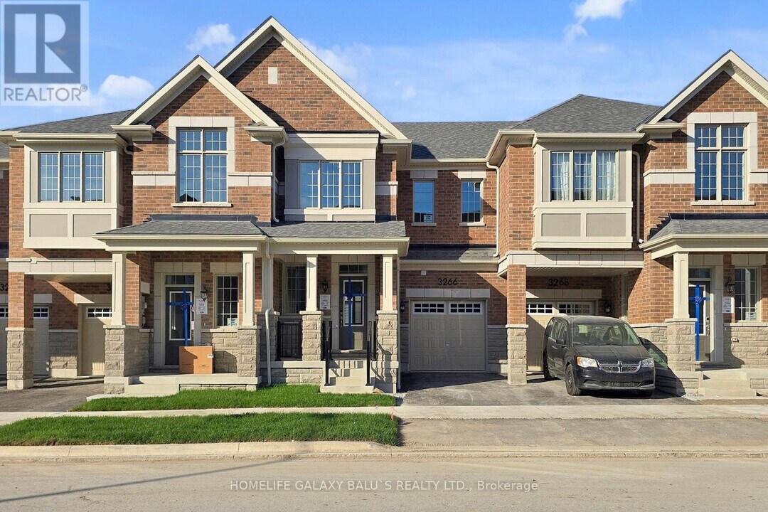 3266 Brigadier Ave in Pickering, ON - Building Photo