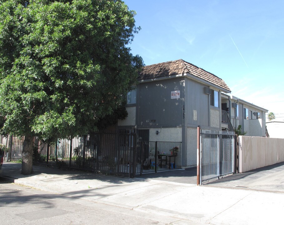 14153 Calvert St in Van Nuys, CA - Building Photo