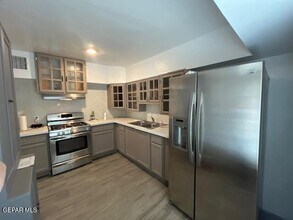 3300 Wyoming Ave in El Paso, TX - Building Photo - Building Photo