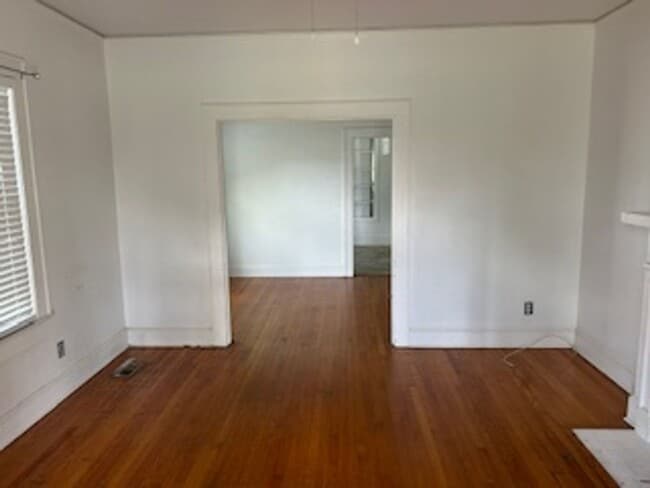 648 E College Ave in Tallahassee, FL - Building Photo - Building Photo