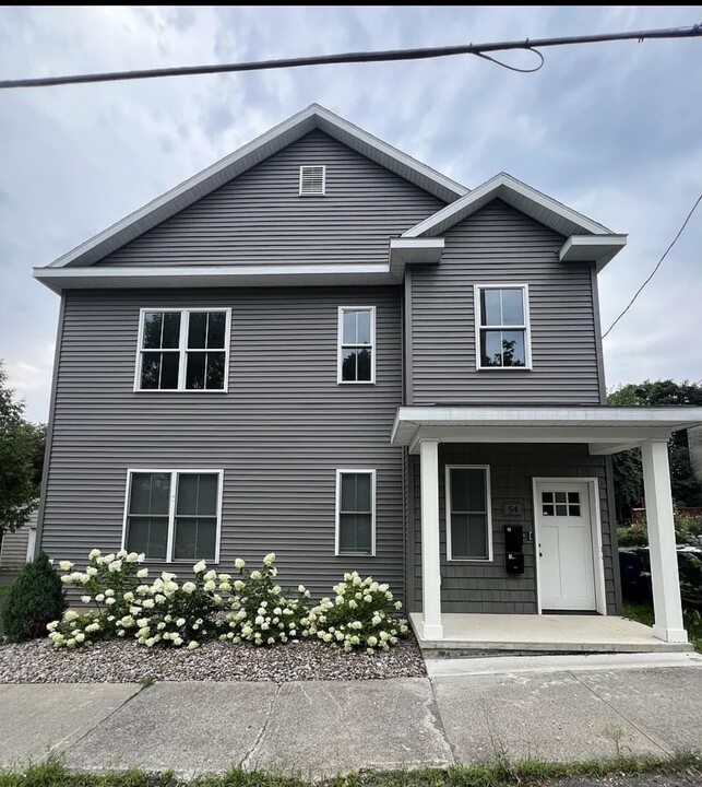 54 Ontario St in Cohoes, NY - Foto de edificio