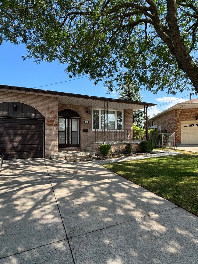 108 Capri Cres in Hamilton, ON - Building Photo - Building Photo