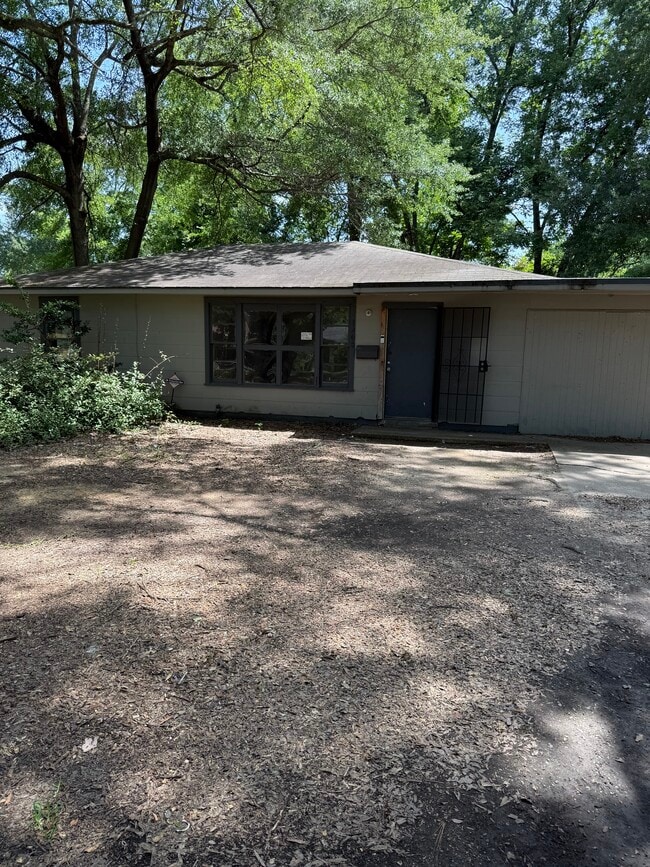 property at 1405 s 8th st