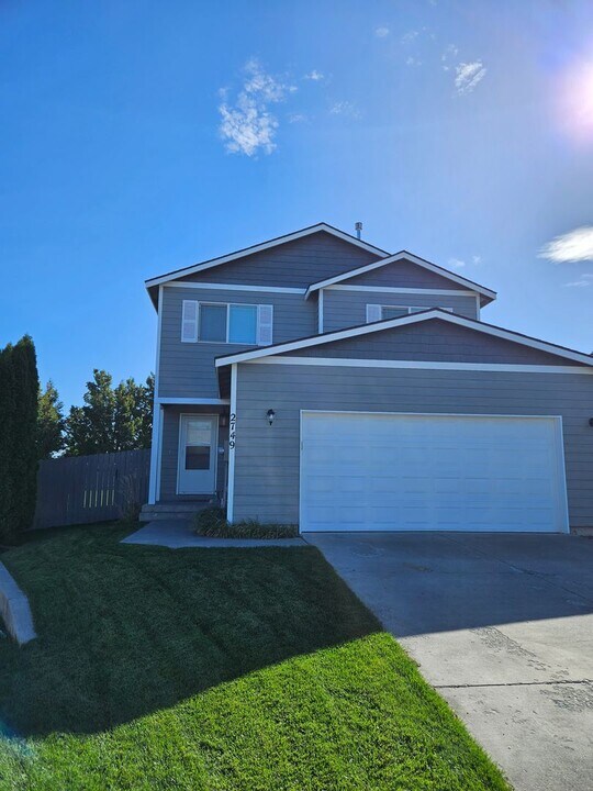 2749 Jason Loop in Richland, WA - Building Photo