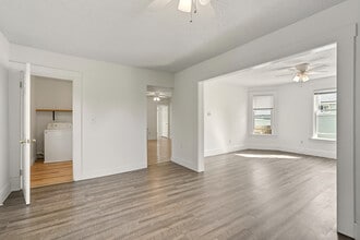 1714 Castle Ave, Unit Upper in Cleveland, OH - Foto de edificio - Building Photo