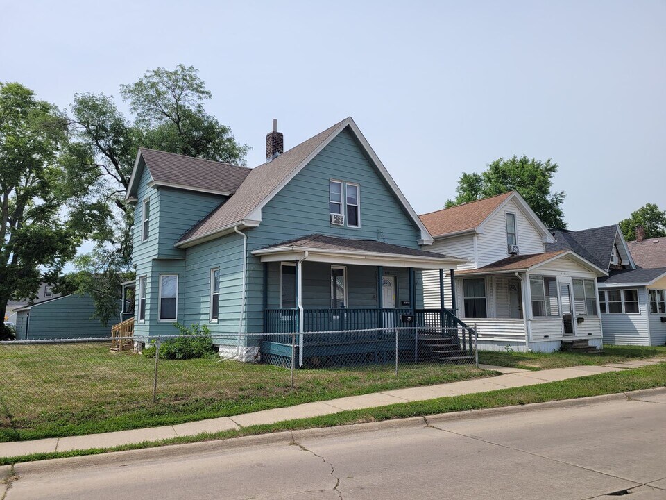 403 5th Ave SW in Cedar Rapids, IA - Building Photo