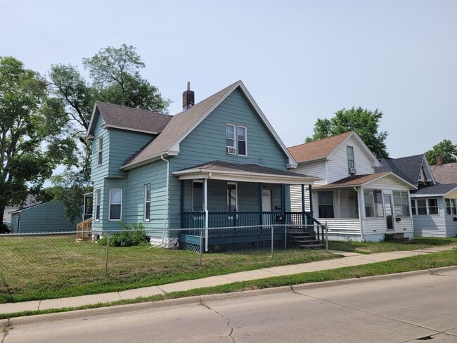 property at 403 5th Ave SW