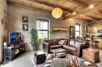 127 5th St NE in Minneapolis, MN - Foto de edificio - Building Photo