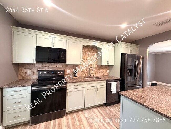 2444 35th St N in St. Petersburg, FL - Building Photo - Building Photo