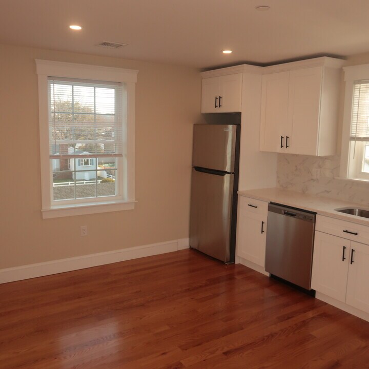 32 Newhall St, Unit 32 Newhall Street Saugus, in Saugus, MA - Foto de edificio