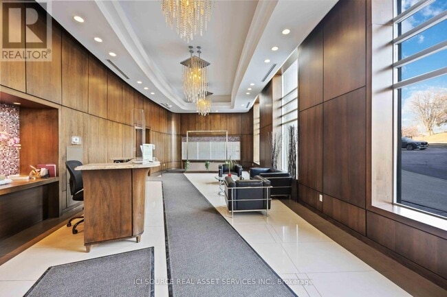 18 Valley Woods Rd in Toronto, ON - Building Photo - Building Photo