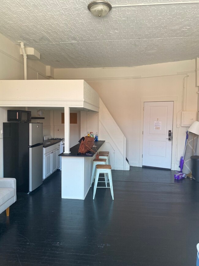 245 W North Ave, Unit 112 in Chicago, IL - Building Photo - Building Photo