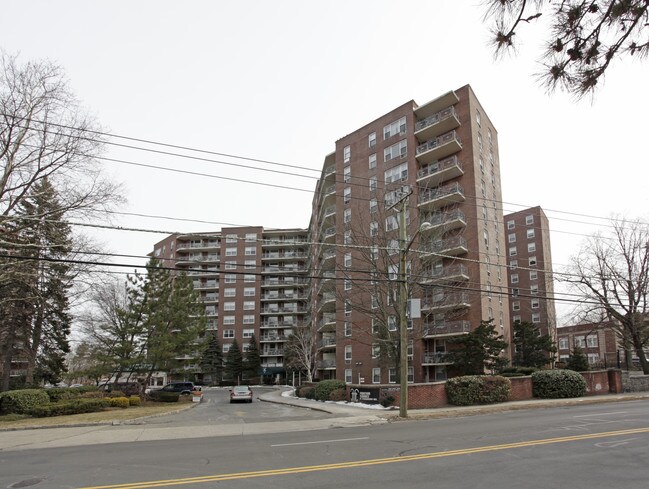 Fountain Terrace at Strawberry Hill in Stamford, CT - Building Photo - Building Photo