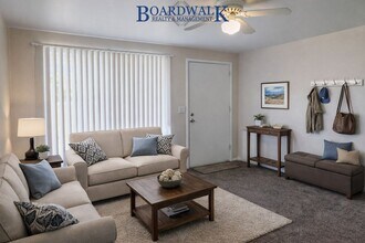 1016 E 3825 S in Millcreek, UT - Foto de edificio - Building Photo