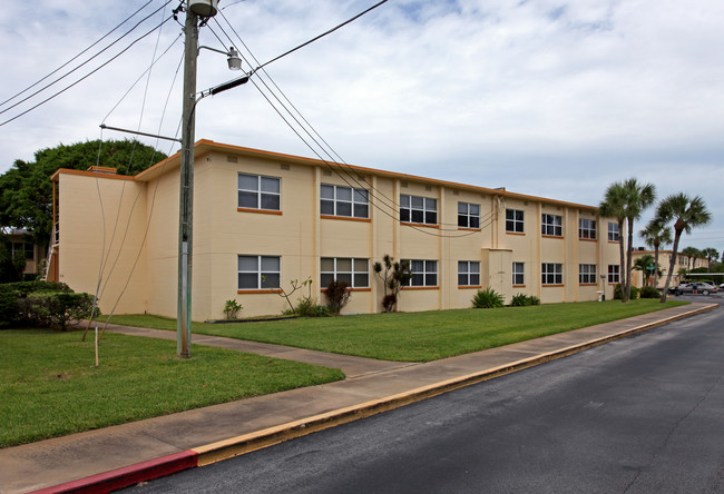 Merritt Island Co-Op Apartments in Merritt Island, FL - Foto de edificio - Building Photo