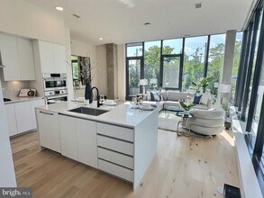 3130 Potomac Ave in Arlington, VA - Building Photo - Building Photo