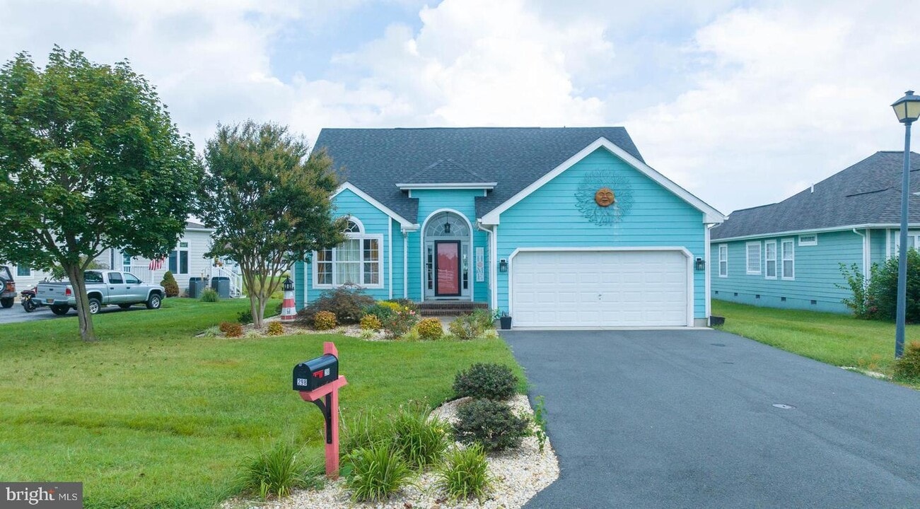 298 Lakeside Dr in Lewes, DE - Building Photo