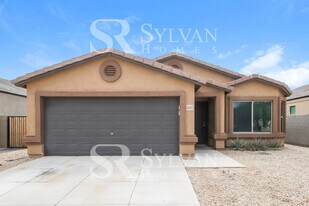 11477 E Primrose Ln in Florence, AZ - Building Photo