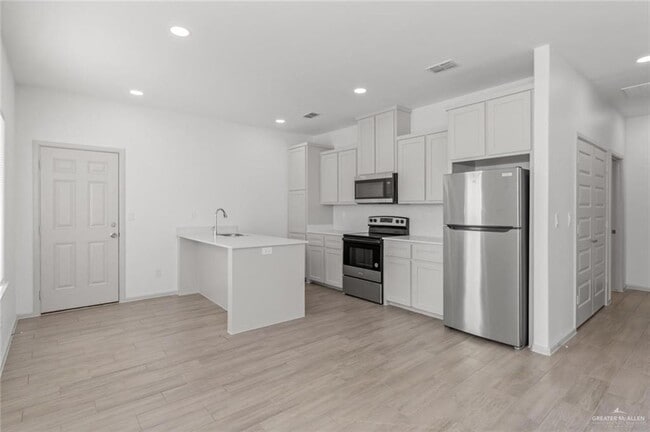 14 Shavano Dr in Edinburg, TX - Building Photo - Building Photo