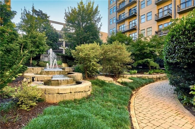 201 W Ponce de Leon Ave in Decatur, GA - Building Photo - Building Photo