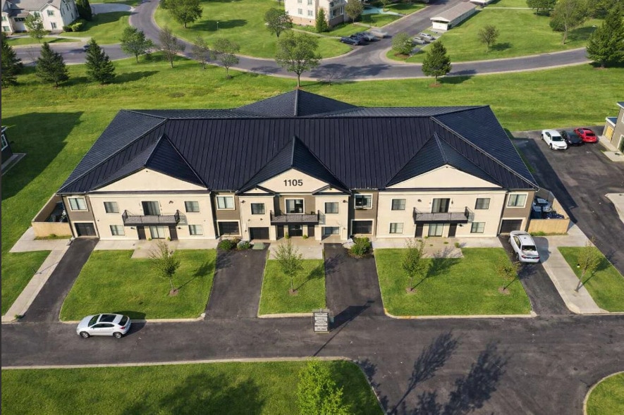 Grand Summit in Grand Blanc, MI - Foto de edificio