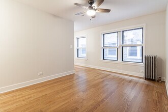 520 W Cornelia Ave, Unit 210 in Chicago, IL - Building Photo - Building Photo