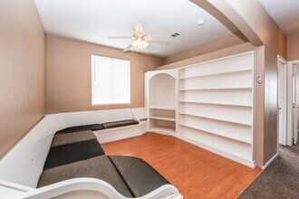 8813 Iron Hitch Ave in Las Vegas, NV - Building Photo - Building Photo