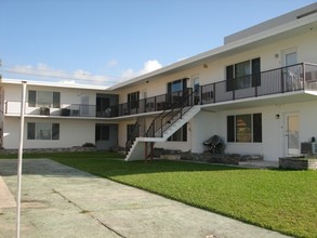 Treasure Bay in Miami Beach, FL - Foto de edificio - Building Photo