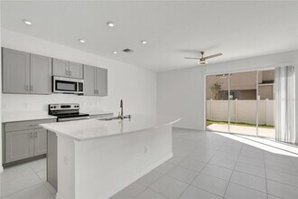 6313 Willowside St in Palmetto, FL - Building Photo - Building Photo