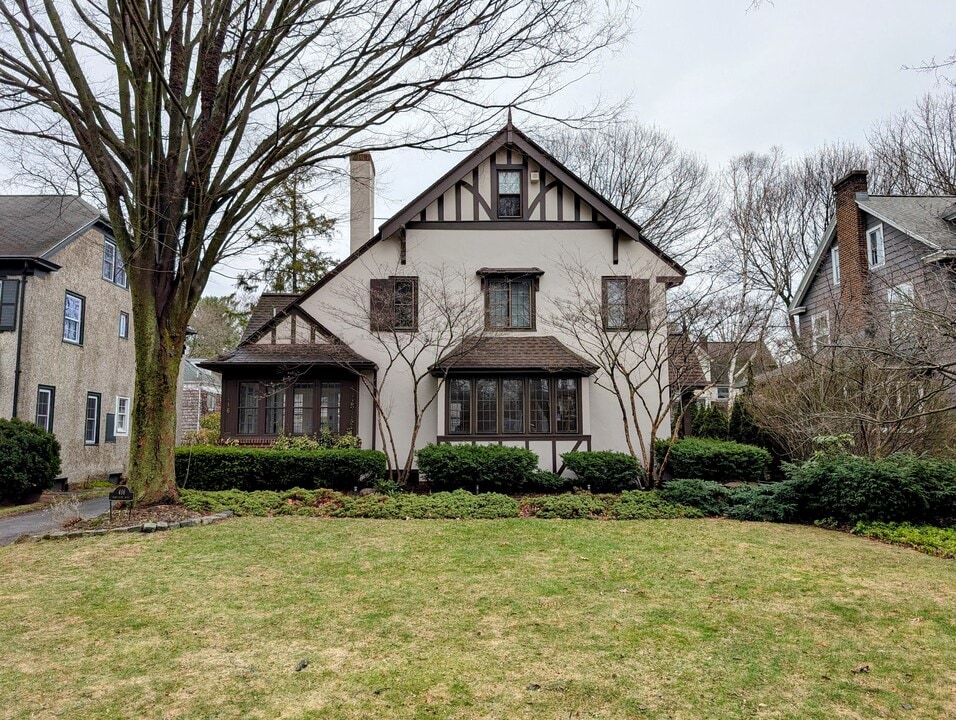 416 Yarmouth Rd in Rochester, NY - Foto de edificio