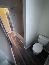 14 Commonwealth Ave, Unit 14c in Claymont, DE - Building Photo - Building Photo