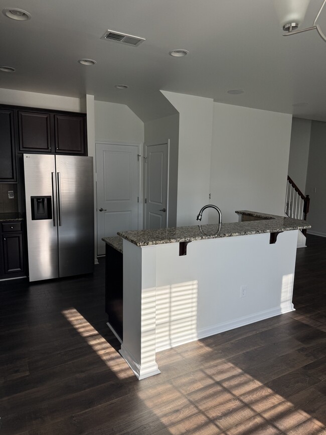 1818 Fleetwood Dr in Charlotte, NC - Building Photo - Building Photo