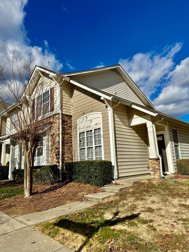 1081 Woodglen Ln in Stallings, NC - Foto de edificio - Building Photo