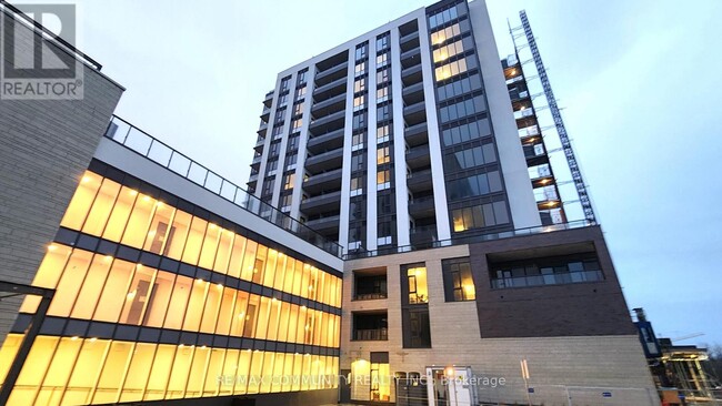 705 Davis Dr in Newmarket, ON - Building Photo - Building Photo