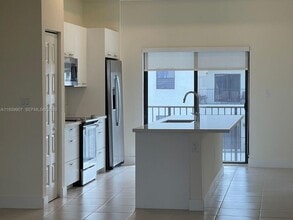 7915 NW 104th Ave in Doral, FL - Building Photo - Building Photo