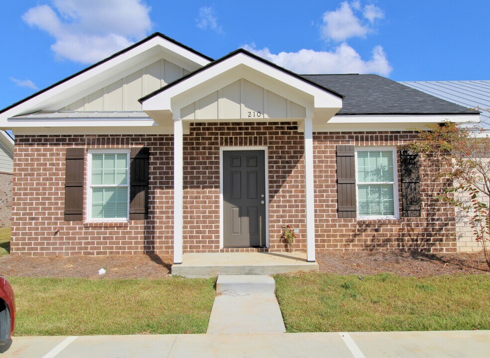 210 Way Bill Cir in Statesboro, GA - Building Photo