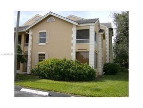 2890 N Oakland Forest Dr, Unit 111 in Oakland Park, FL - Foto de edificio - Building Photo