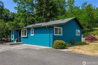 17617 SE May Valley Rd in Renton, WA - Building Photo - Building Photo