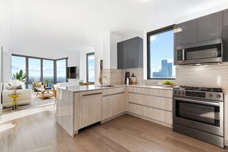 318 W 47th St in New York, NY - Foto de edificio - Building Photo