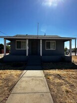 1356 East Ave in Turlock, CA - Building Photo