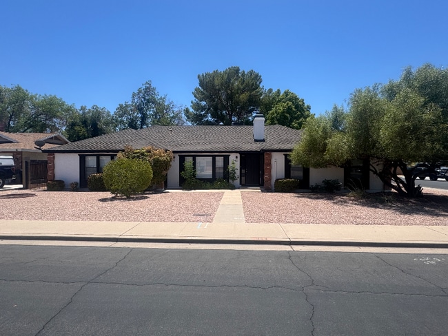 property at 861 W 8th Pl