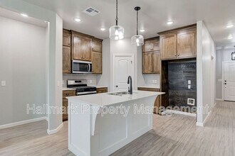 560 Hackberry Ln in Washington, OK - Building Photo - Building Photo