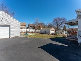 520 Garfield St in Linden, NJ - Building Photo