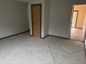 617 Hickory Hill Ln in Des Moines, IA - Building Photo - Building Photo