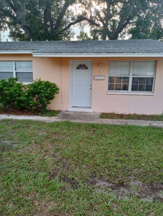 819 13th Ave NW in Largo, FL - Building Photo