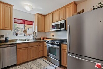 2702 11th St in Santa Monica, CA - Building Photo - Building Photo