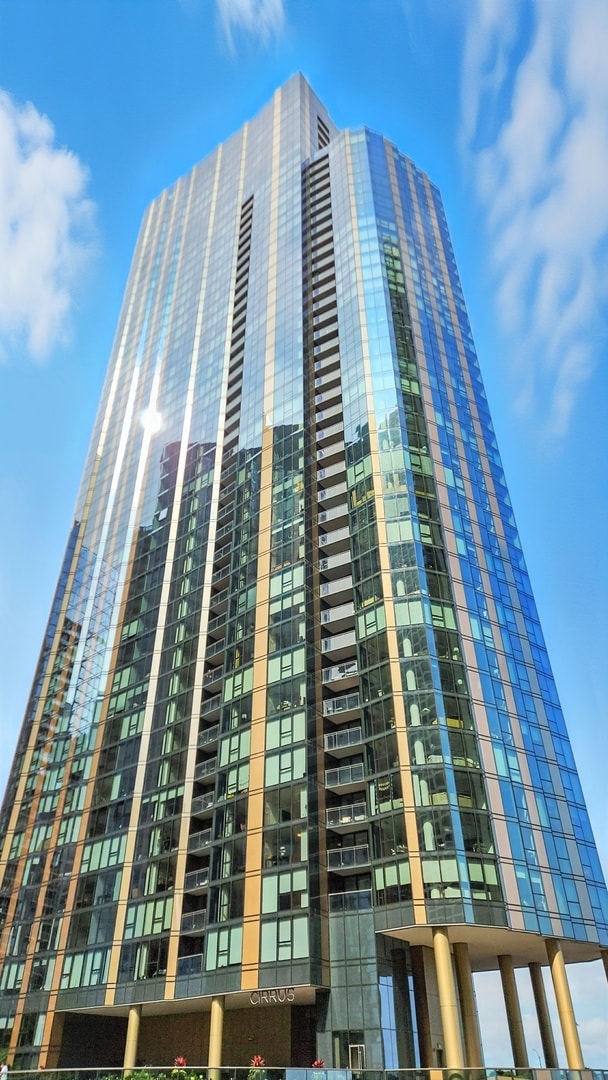 property at 211 N Harbor Dr
