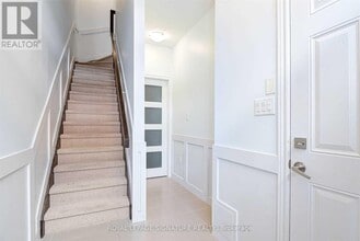 16 Whitehaven Ln in Kitchener, ON - Building Photo - Building Photo