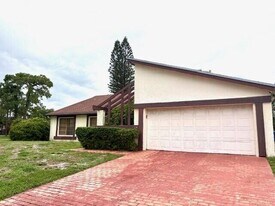 114 Sevilla Ave in Royal Palm Beach, FL - Building Photo